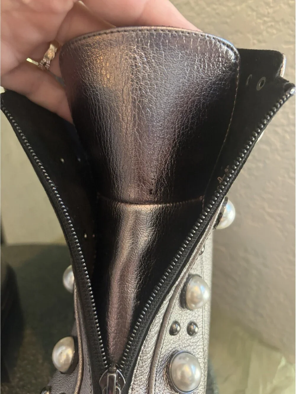 Karl Lagerfeld Paris Sz 10Payden Combat Boot Metallic Silver, Pearl